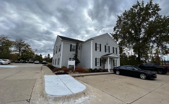 Pictures of Office property located at 696 E Washington St, Medina, OH 44256 for lease - image #1