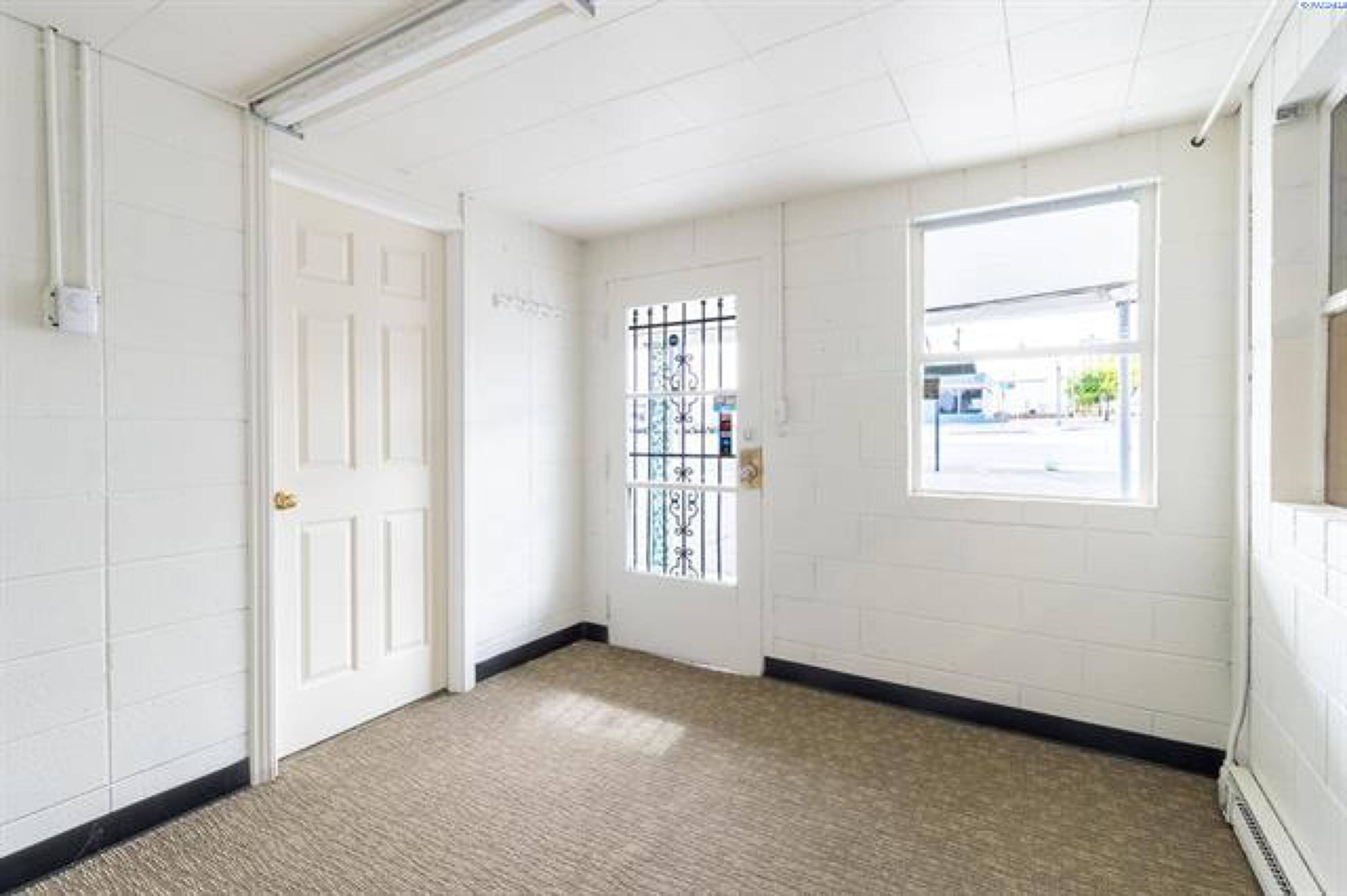 206 W Columbia Dr, Kennewick, WA 99336