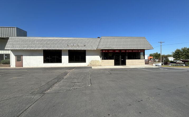 Pictures of Retail, Restaurant property located at 300 W Prospect St, Durand, WI 54736 for lease - image #1