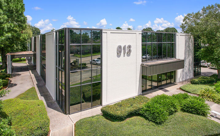 Pictures of Office property located at 913 S College Rd, Lafayette, LA 70503 for lease - image #1