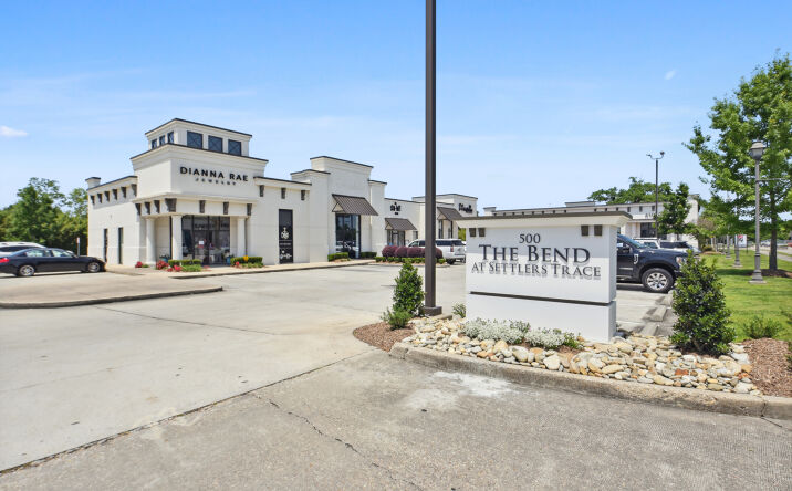 Pictures of Retail property located at 500 Settlers Trace Blvd, Lafayette, LA 70508 for lease - image #1