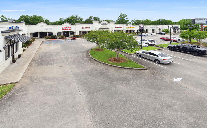 Pictures of Retail property located at 2800 W Pinhook Rd, Lafayette, LA 70508 for lease - image #1