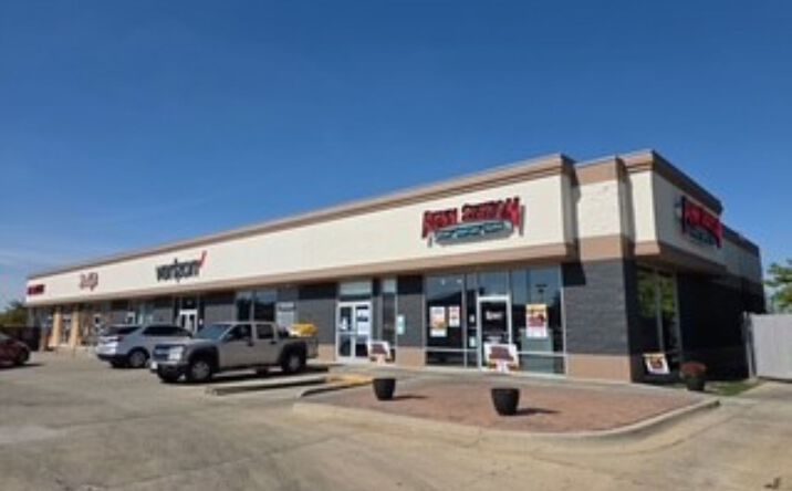 Pictures of Retail property located at 908 W Town Center Blvd, Champaign, IL 61822 for lease - image #1