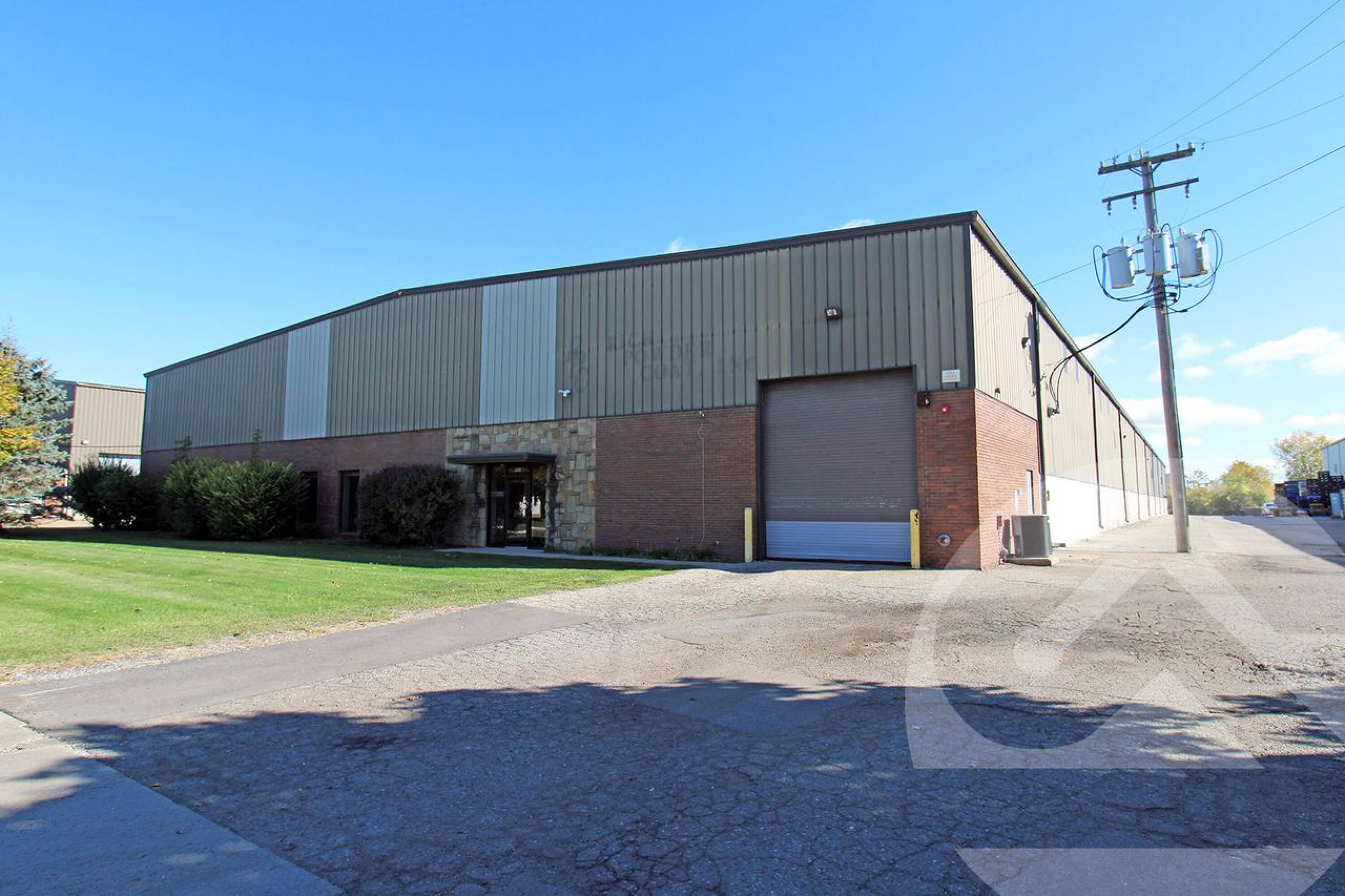 8400 Ronda Dr, Canton, MI 48187