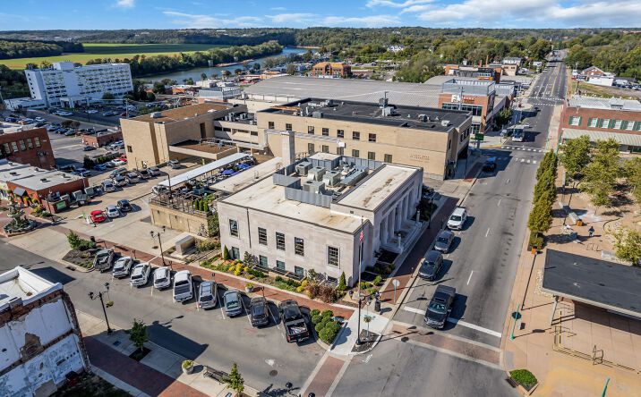 Pictures of Retail, Office, Restaurant property located at 131 Strawberry Alley, Clarksville, TN 37040 for lease - image #1