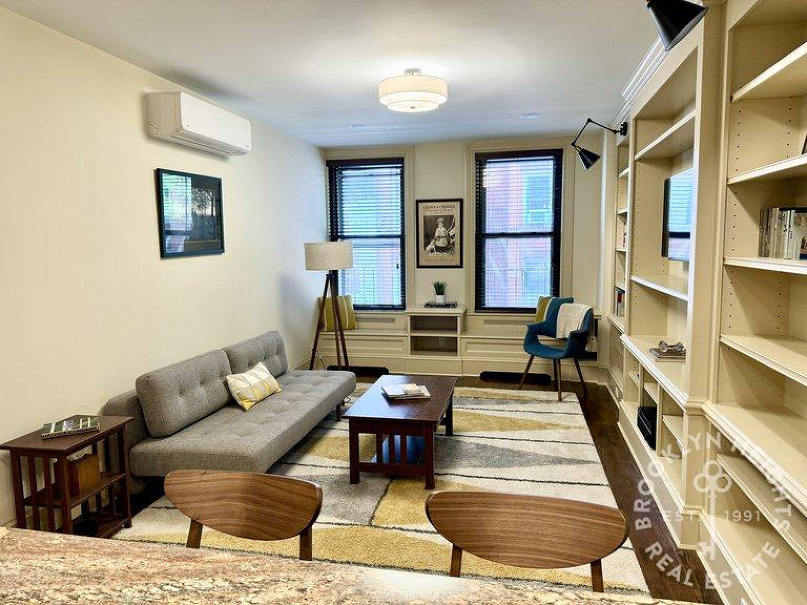 Pineapple St, New York, NY 11201