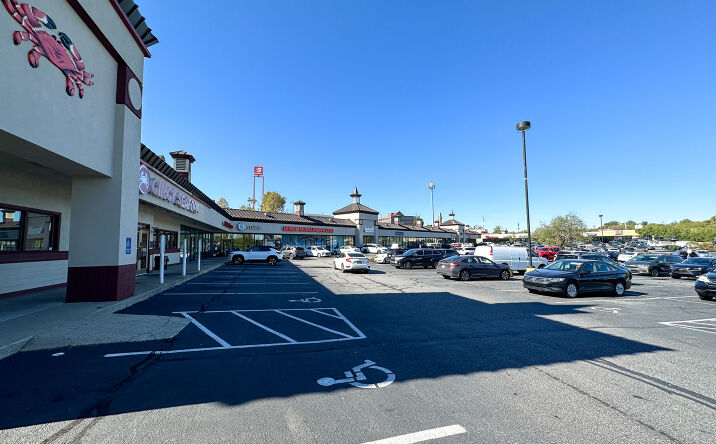 Pictures of Retail property located at 2335 Buttermilk Crossing, Crescent Springs, KY 41017 for lease - image #1