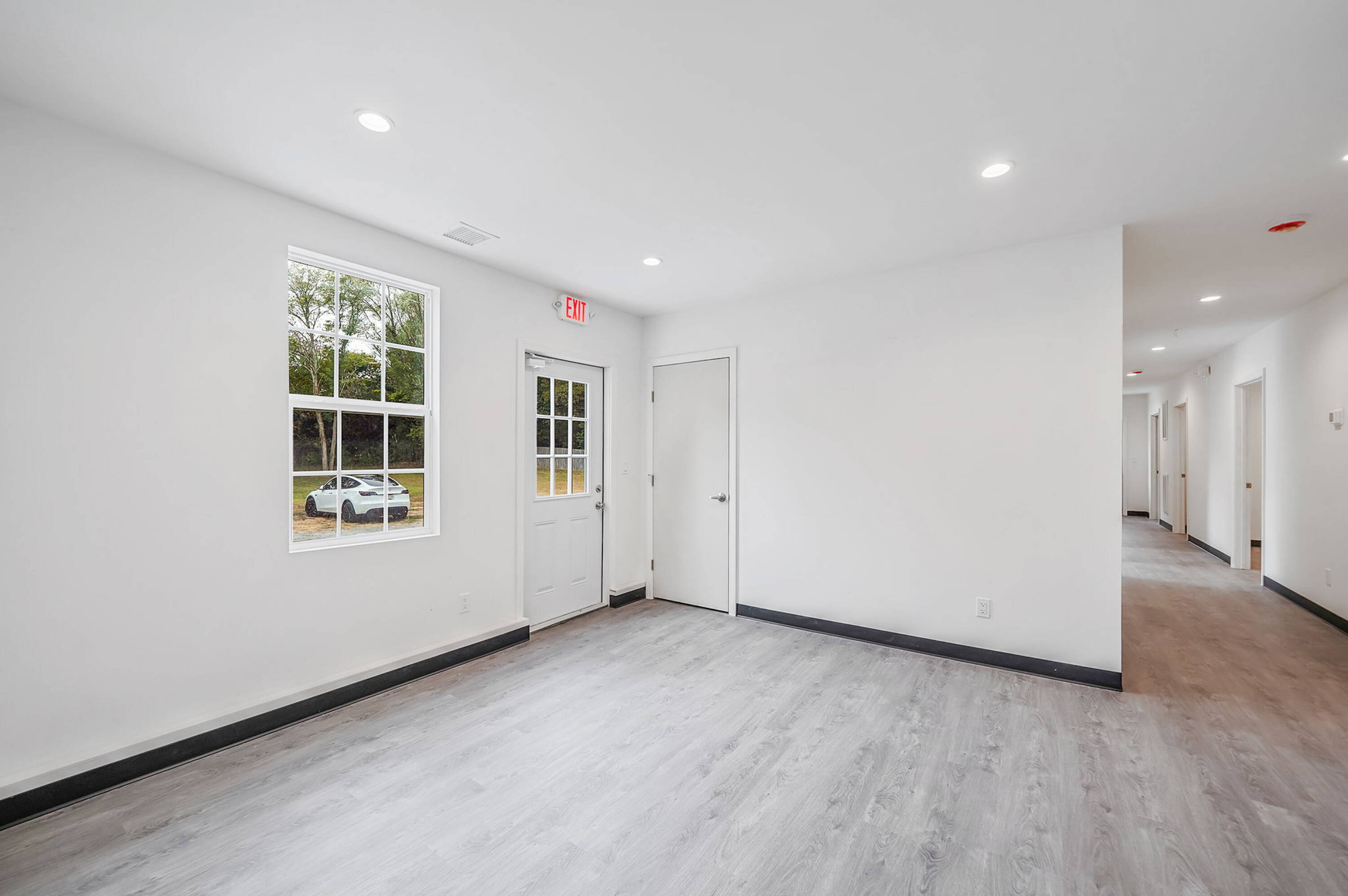 533 Montauk Hwy, East Moriches, NY 11940