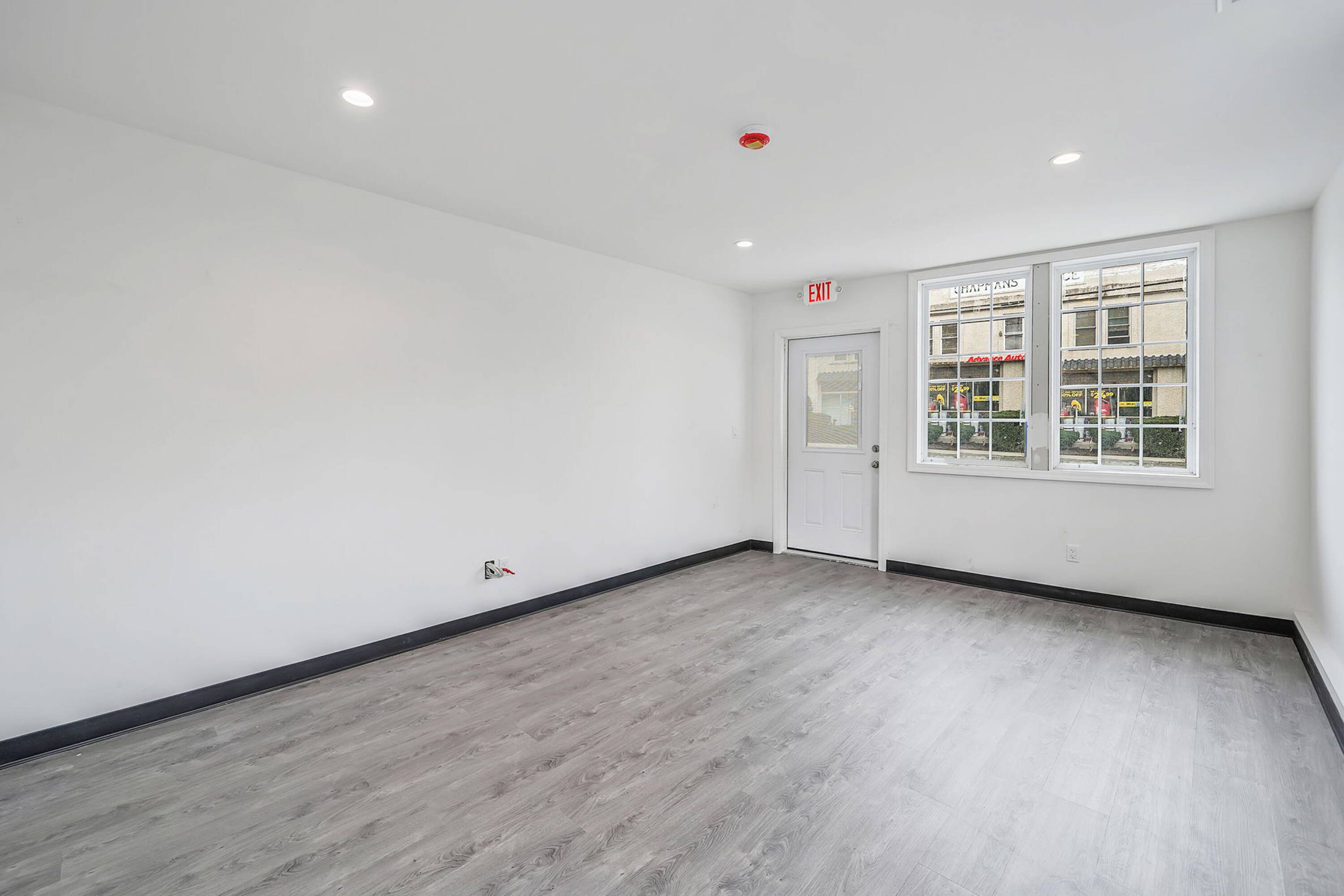 533 Montauk Hwy, East Moriches, NY 11940