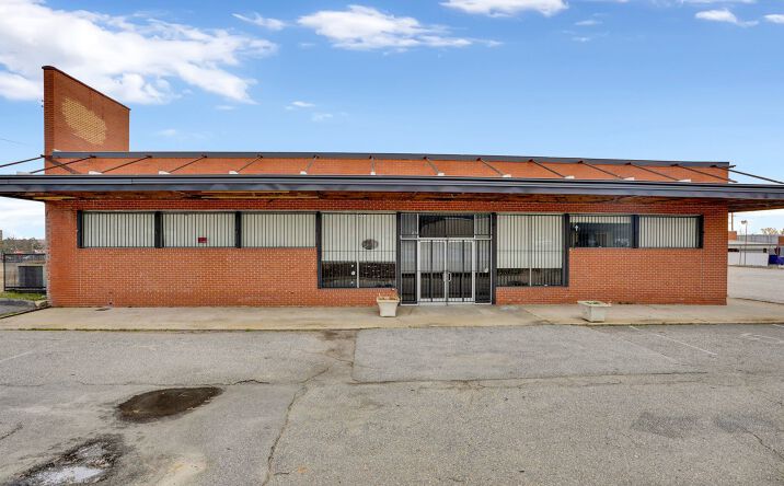 Pictures of Retail property located at 301 Robeson St, Fayetteville, NC 28301 for lease - image #1
