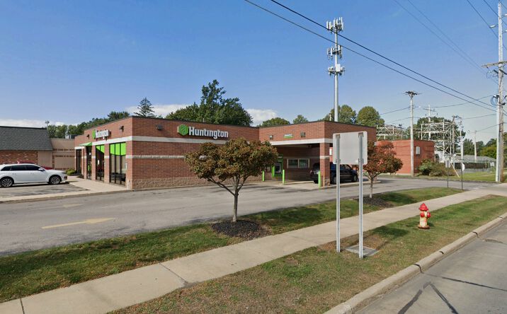 Pictures of Retail property located at 7339 Lakeshore Blvd, Mentor, OH 44060 for lease - image #1