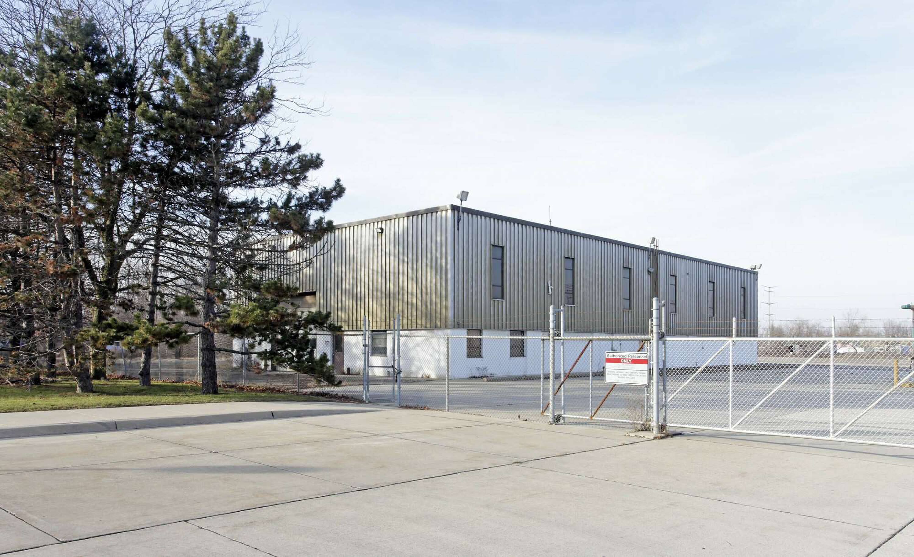 46850 Grand River Ave, Novi, MI 48374