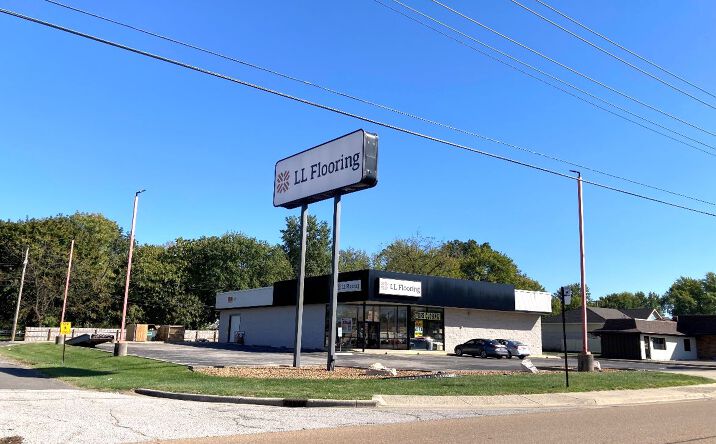 Pictures of Retail property located at 5520 N Illinois St, Fairview Heights, IL 62208 for lease - image #1