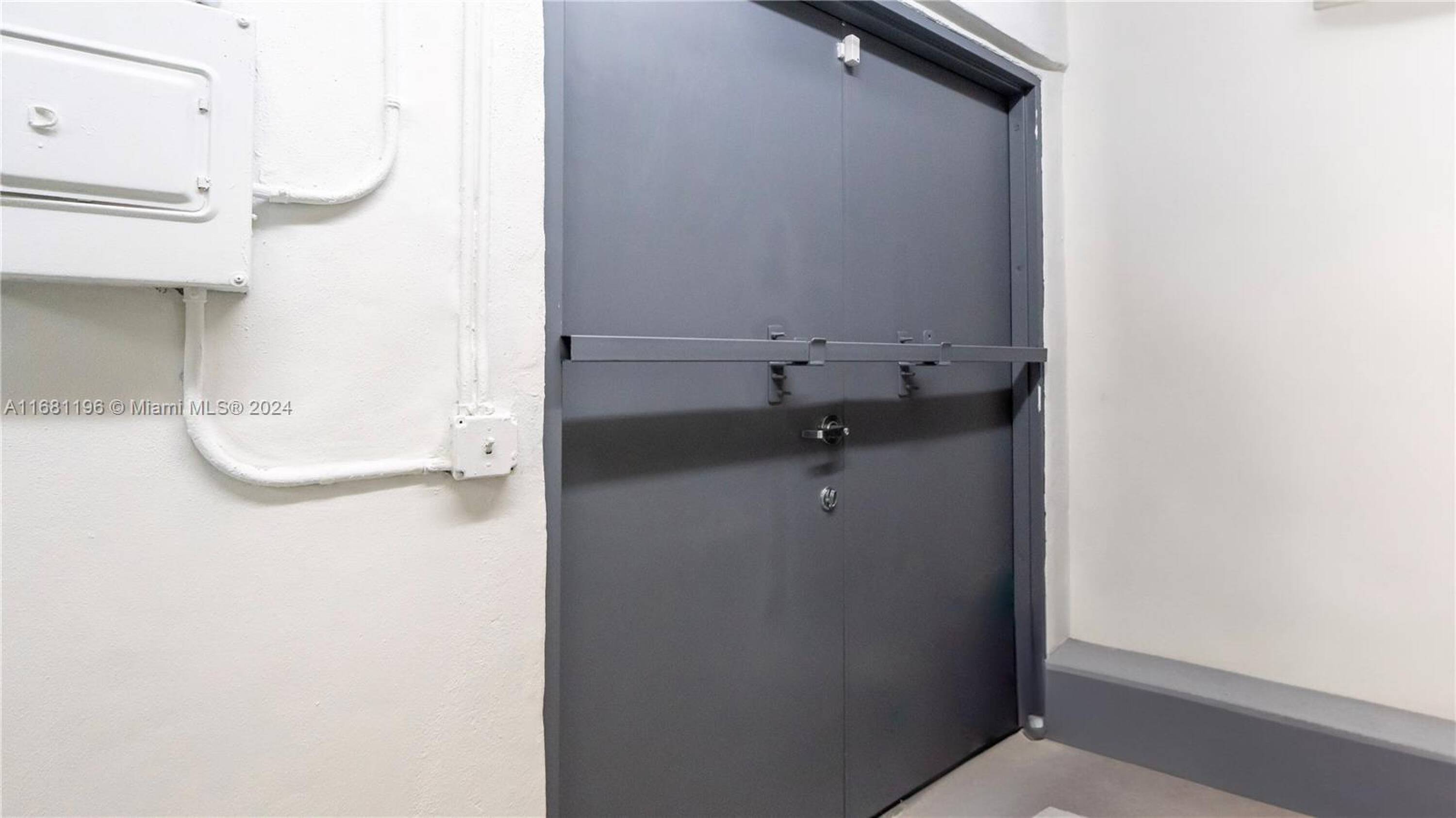 1315 S FEDERAL HWY Dania FL 33004 - E64bf01463b1415c957f31e933c3a711 3000x2000 Resize 