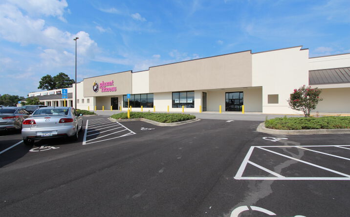 Pictures of Retail property located at 1611 S Irby St, Florence, SC 29505 for lease - image #1