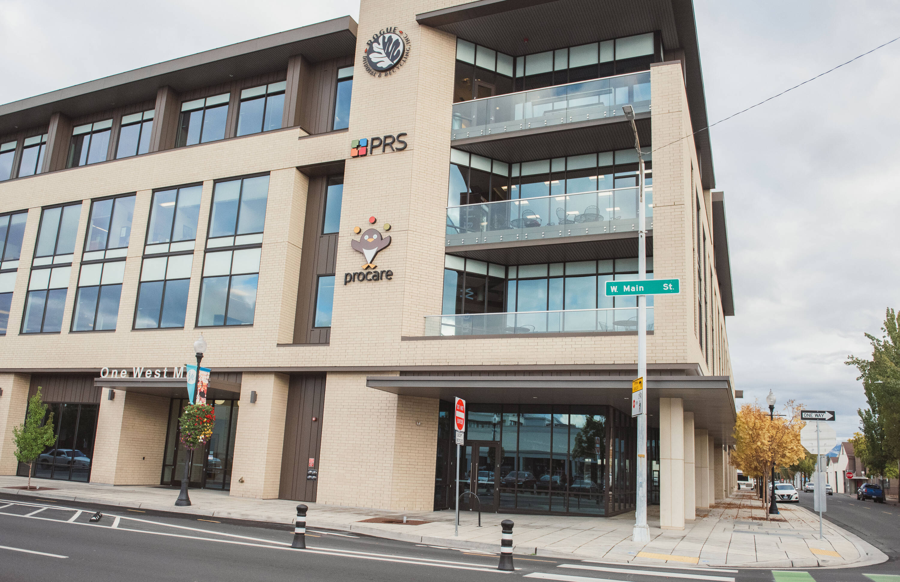 1 W Main St, Medford, OR 97501