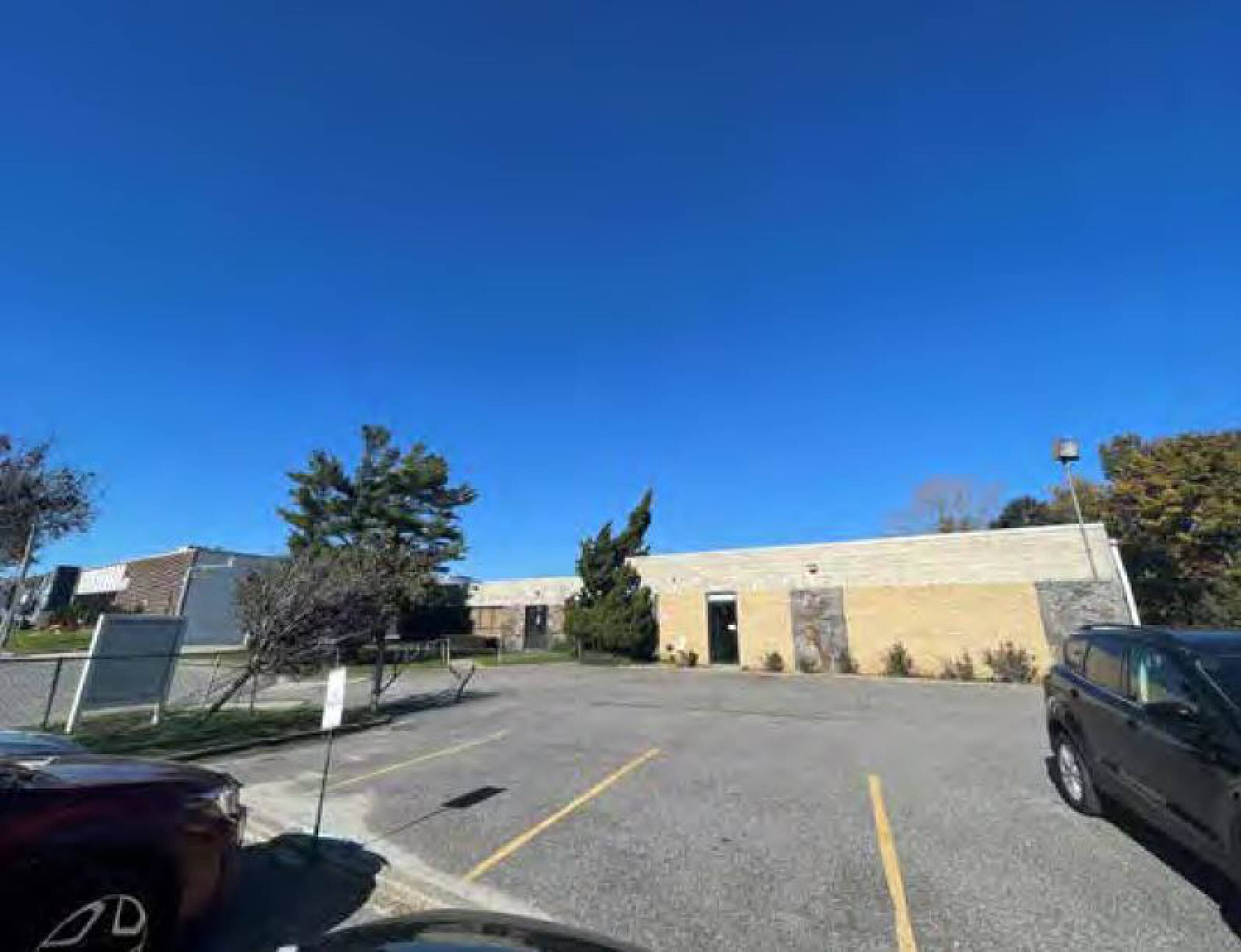 22 Connor Ln, Deer Park, NY 11729