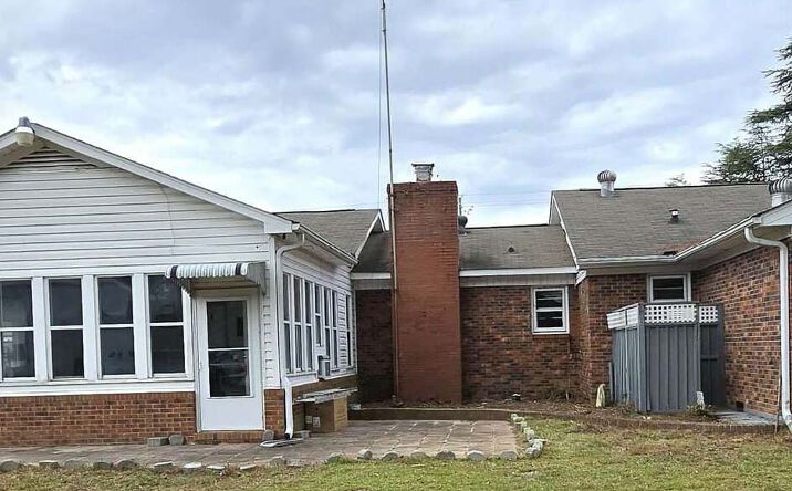 Pictures of Office, Industrial property located at 2617 & 2619 Hope Mills Rd, Fayetteville, NC 28306 for lease - image #1