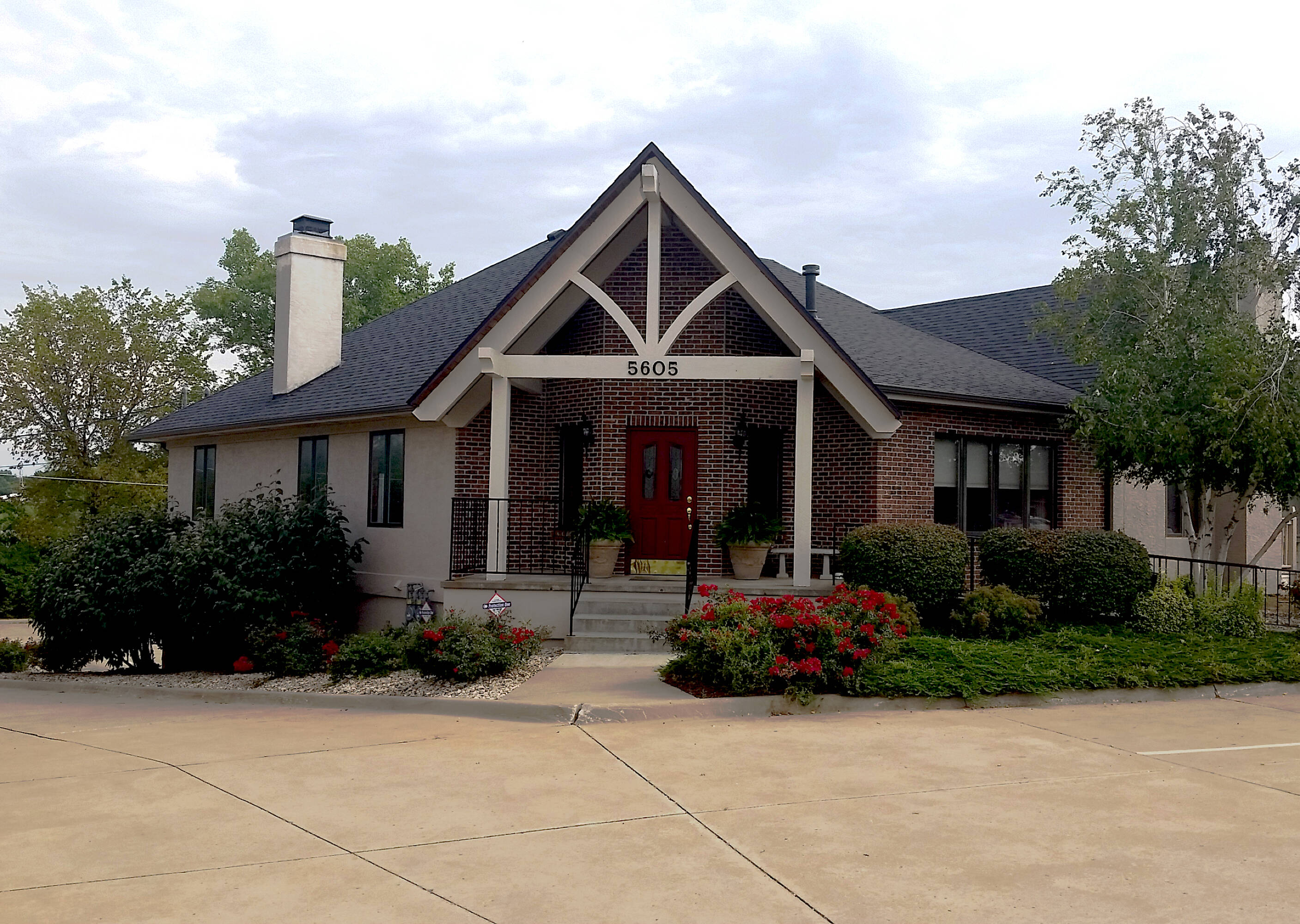 5605 SW Barrington Ct S, Topeka, KS 66614