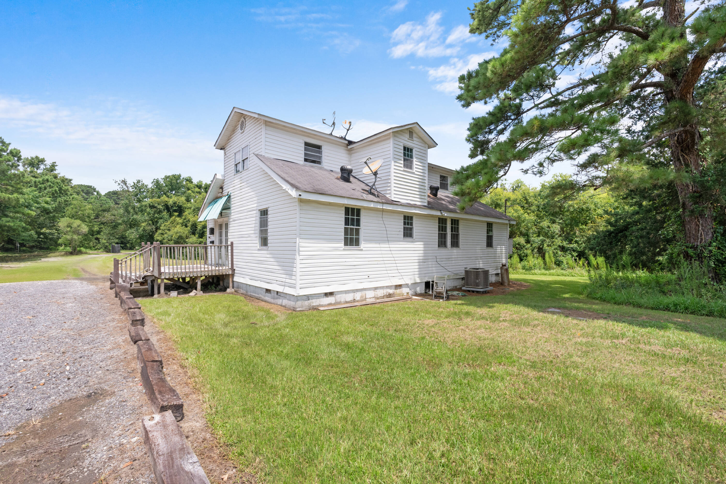 5757 Ogeechee Rd, Savannah, GA 31405