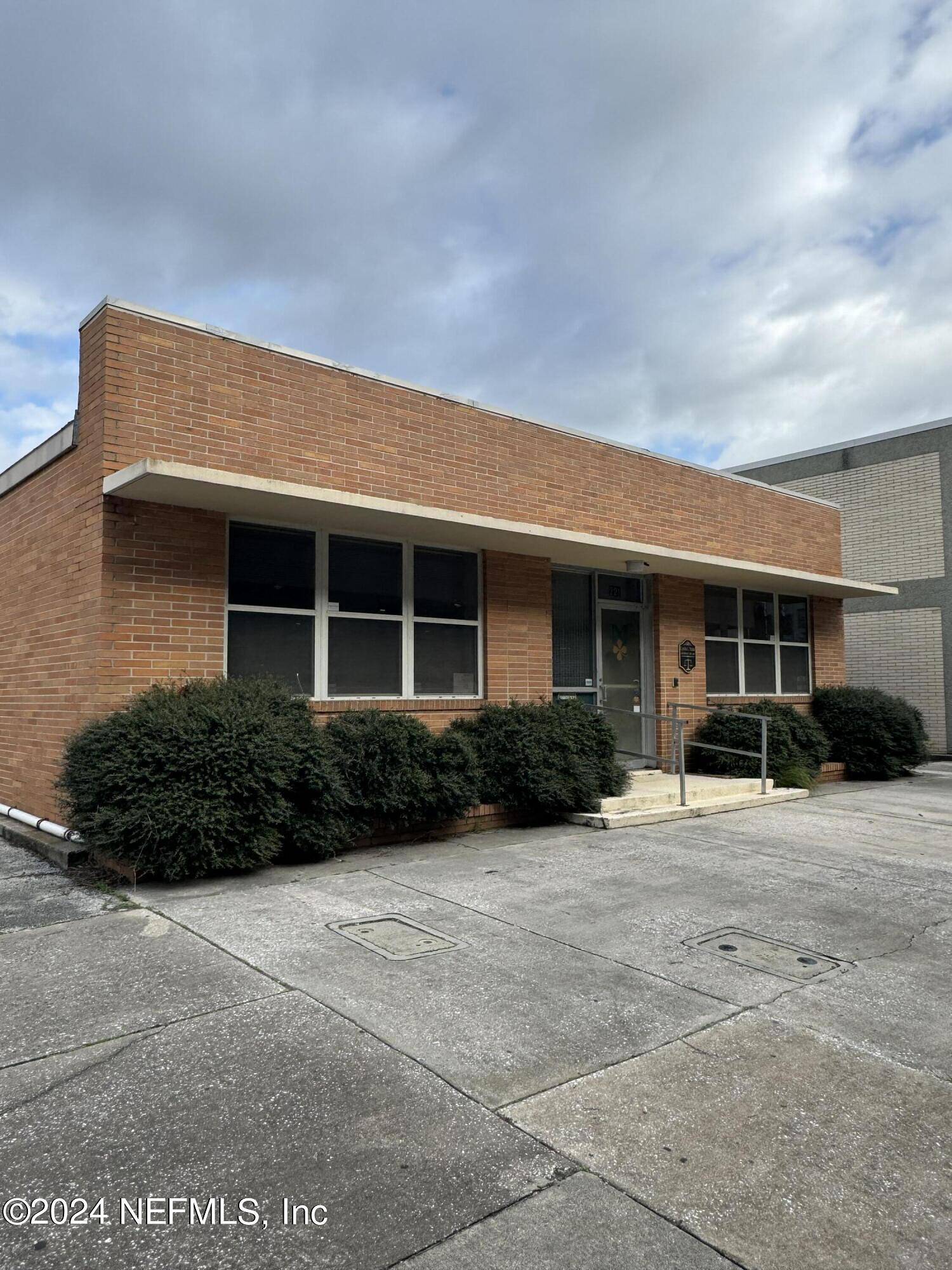 221 E ADAMS Street, Jacksonville, FL 32202