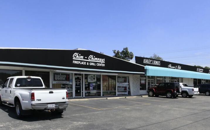 Pictures of Retail property located at 822 W Main St, League City, TX 77573 for lease - image #1