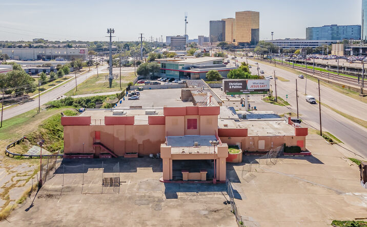 Pictures of Special Purpose property located at 6818-6826 Greenville Ave, Dallas, TX 75231 for lease - image #1