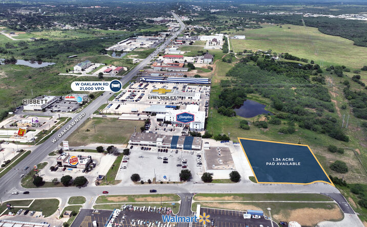 Pictures of Retail property located at 2085 W Oaklawn Rd, Pleasanton, TX 78064 for lease - image #1