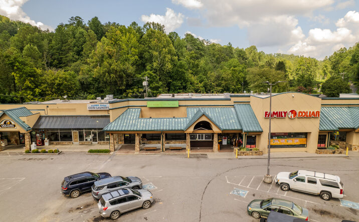 Pictures of Retail property located at 1359 East Pkwy, Gatlinburg, TN 37738 for lease - image #1