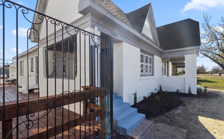Pictures of Retail, Office, Special Purpose property located at 1104 NW 44th St, Oklahoma City, OK 73118 for lease - image #1