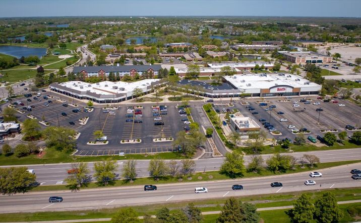 Pictures of Retail, Restaurant property located at 220 Hawthorn Village Commons, Vernon Hills, IL 60061 for lease - image #1