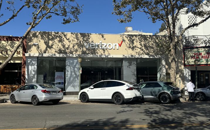 Pictures of Retail property located at 219 University Ave, Palo Alto, CA 94301 for lease - image #1