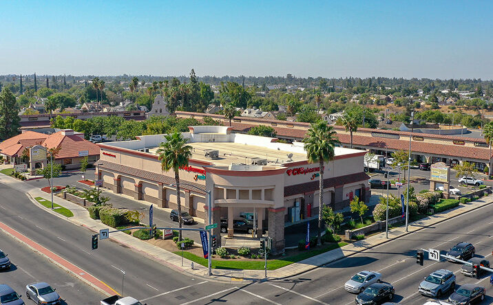 Pictures of Retail property located at 332 E Shaw Ave, Fresno, CA 93710 for lease - image #1