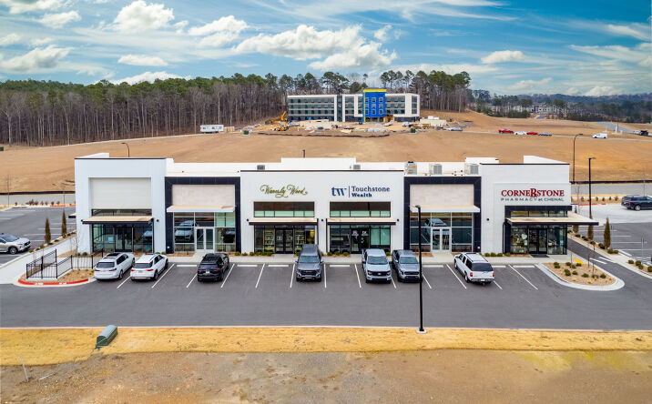 Pictures of Retail, Office, Restaurant property located at 18020 Chenal Pkwy, Little Rock, AR 72223 for lease - image #1