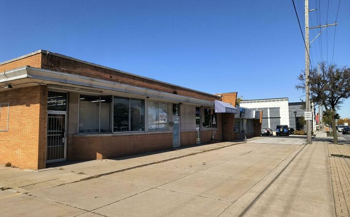 Pictures of Office property located at 8146 Calumet Ave, Munster, IN 46321 for lease - image #1