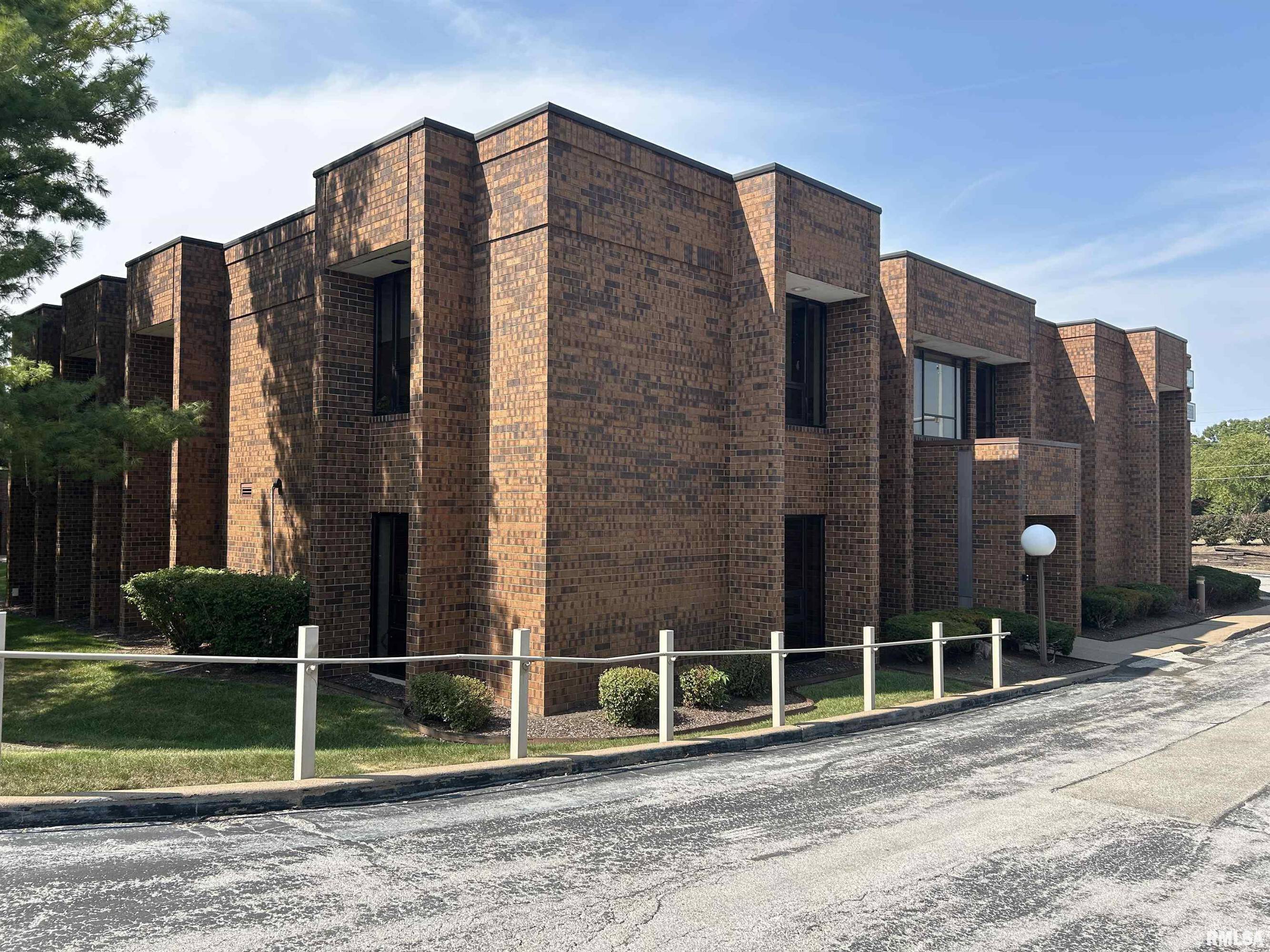 3425 E LOCUST Street, Davenport, IA 52807