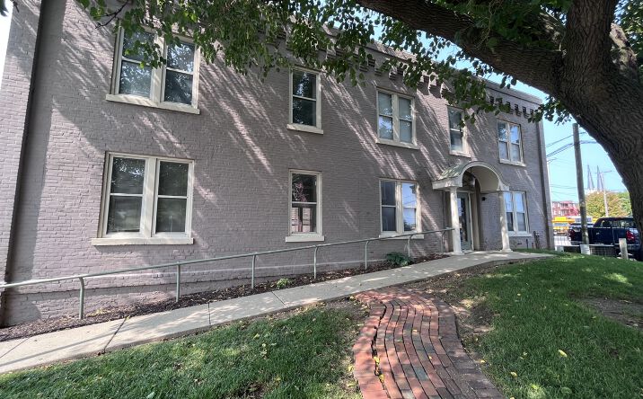Pictures of Office property located at 401 NE Jefferson Ave, Peoria, IL 61603 for lease - image #1
