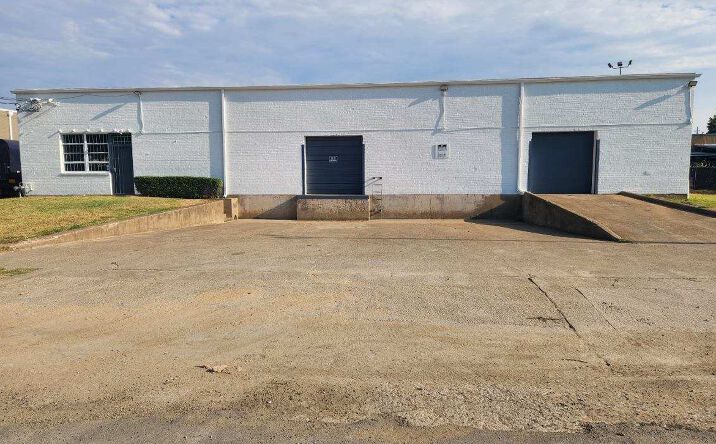 Pictures of Industrial property located at 2839 Nagle St, Dallas, TX 75220 for lease - image #1