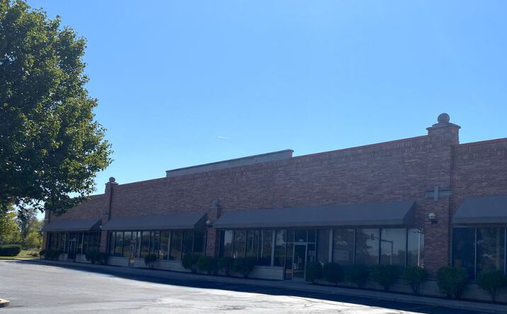 Pictures of Office property located at 2424 Lake Shore Dr, Woodstock, IL 60098 for lease - image #1