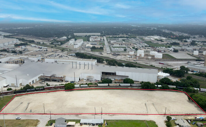 Pictures of Land property located at 2956 - 3266 Crabtree Street, Fort Worth, TX 76011 for lease - image #1