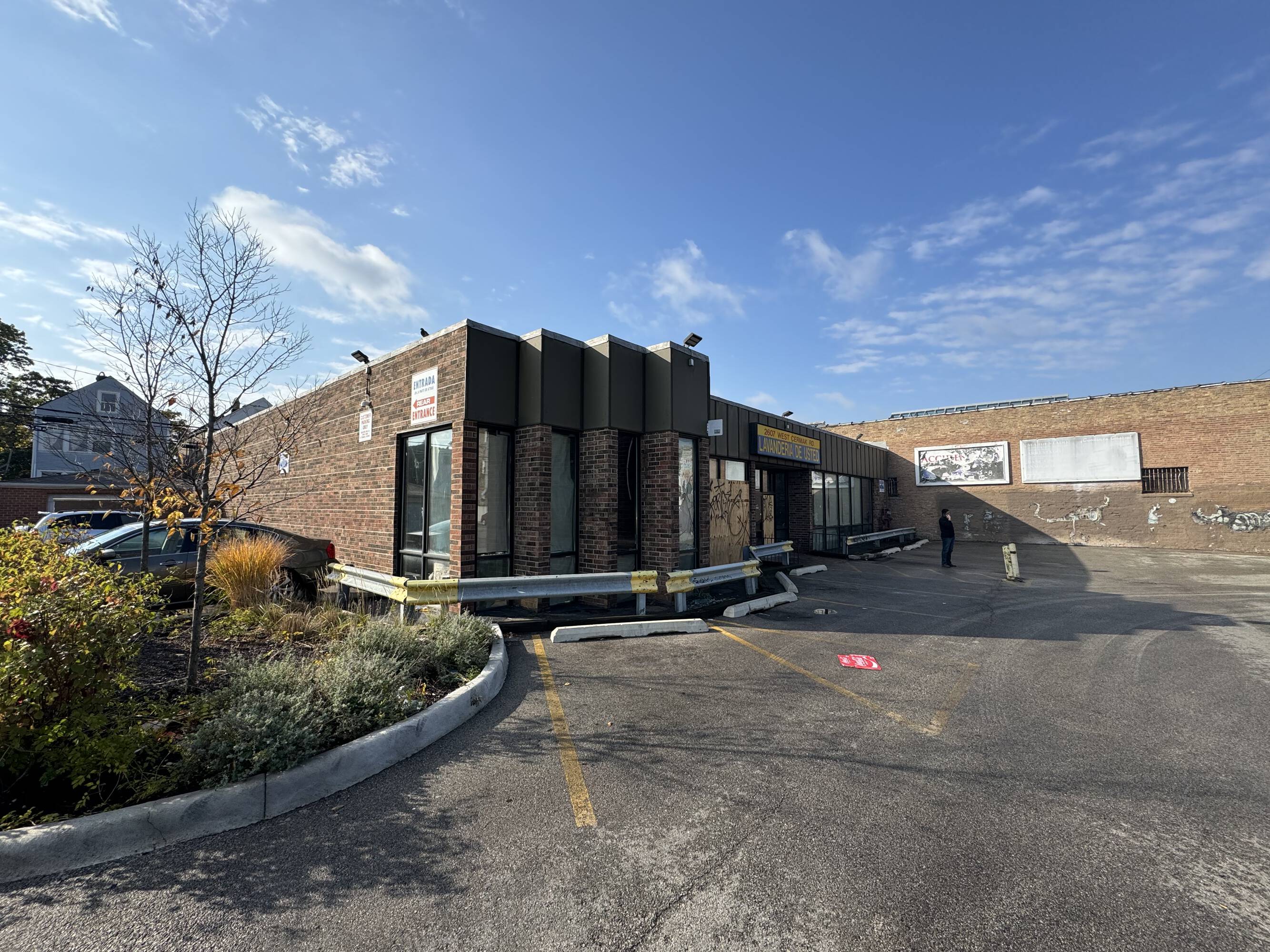 2605 W Cermak Rd, Chicago, IL 60608