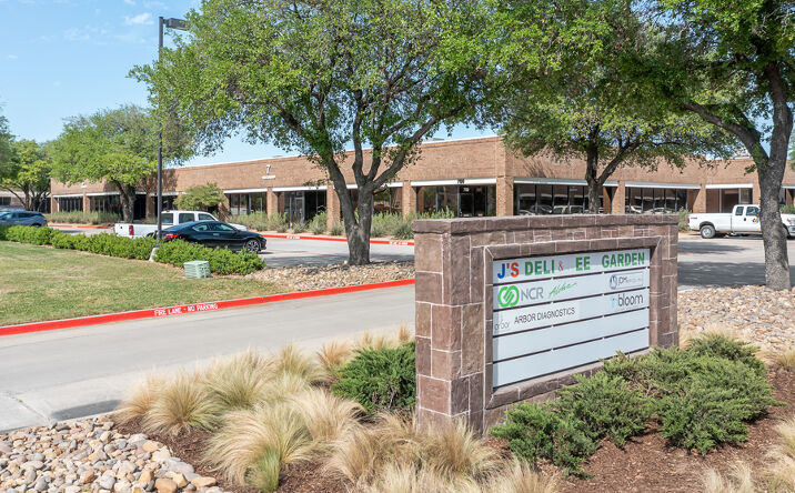 Pictures of Office, Industrial property located at 1801 Royal Ln, Hernando, MS 38632 for lease - image #1
