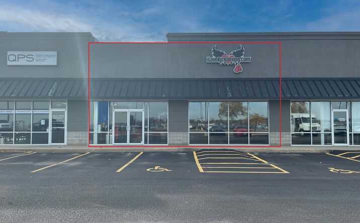 Pictures of Retail property located at 3135 Wiley Blvd SW, Cedar Rapids, IA 52404 for lease - image #1