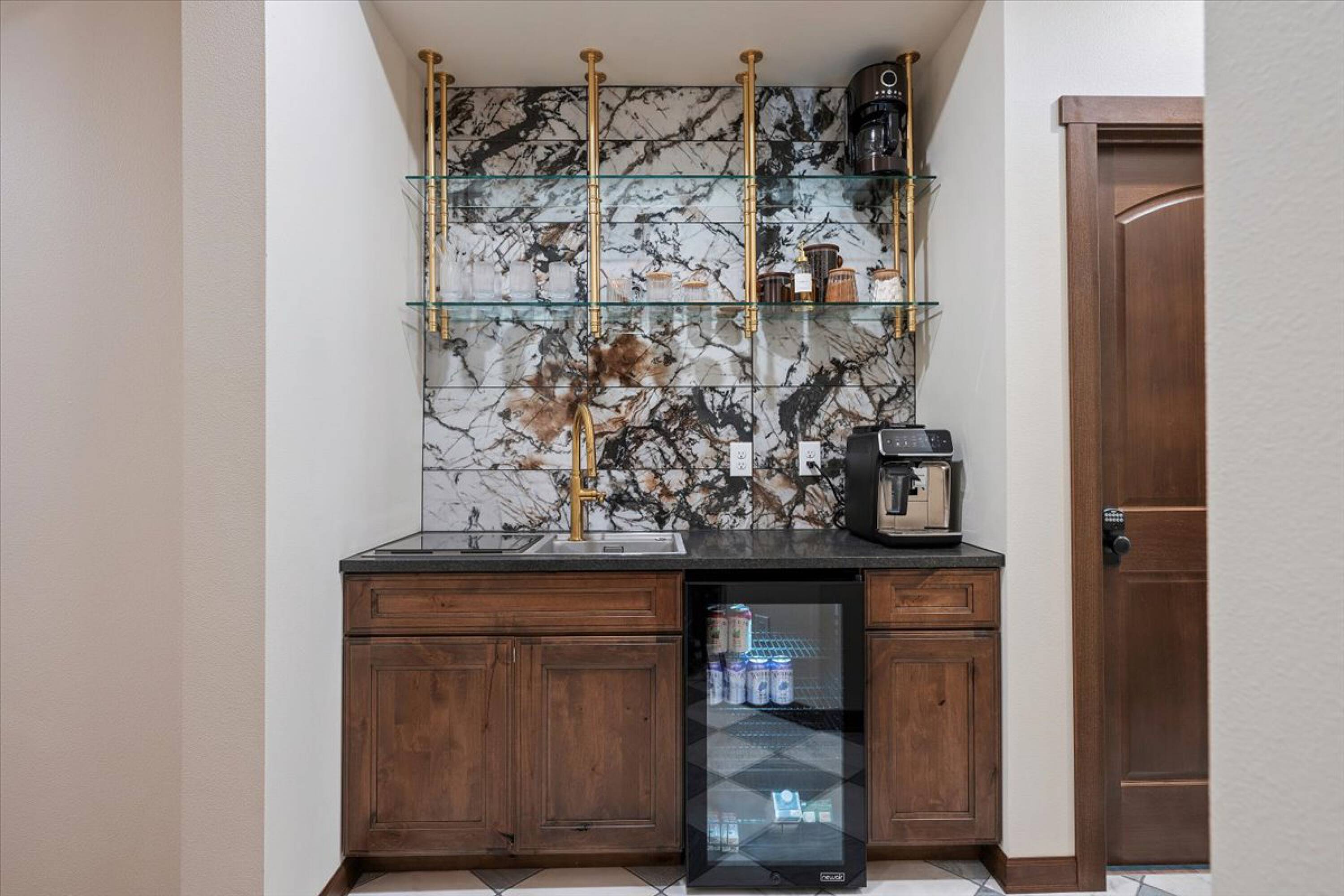 87 Sherman St, Deadwood, SD 57732