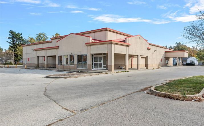 Pictures of Retail property located at 920 N Grand Ave E, Springfield, IL 62702 for lease - image #1