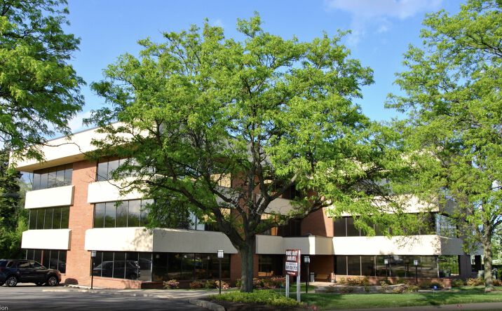 Pictures of Office property located at 3233 N Arlington Heights Rd, Arlington Heights, IL 60004 for lease - image #1