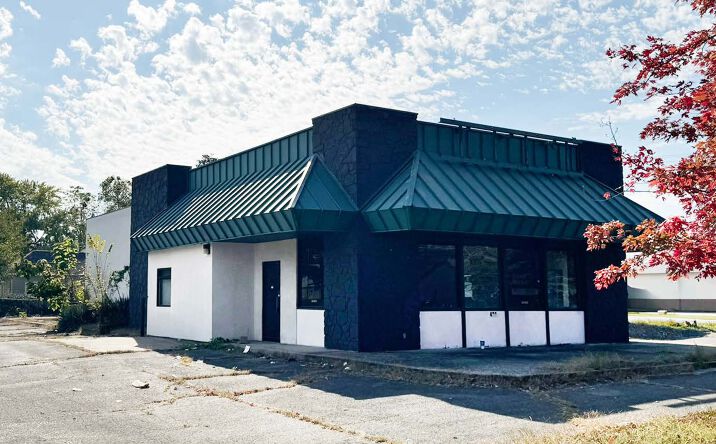 Pictures of Retail property located at 401 E Walnut St, Carbondale, IL 62901 for sales - image #1