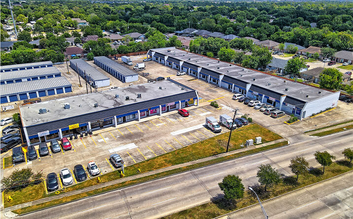 Pictures of Retail property located at 12130 Beechnut St, Houston, TX 77072 for lease - image #1