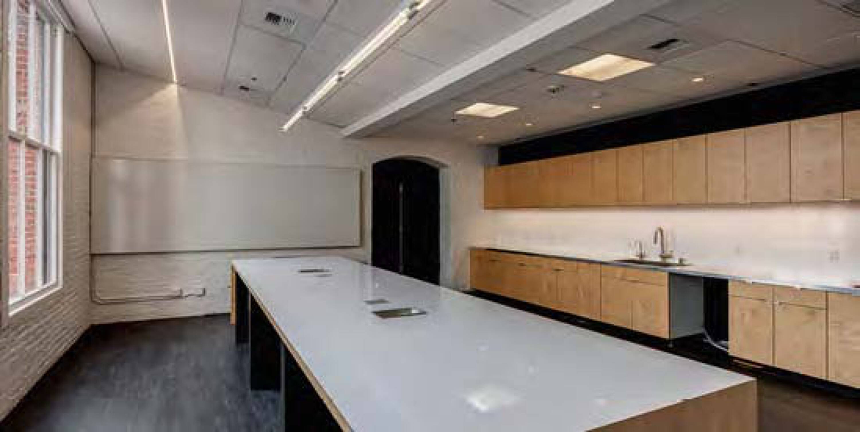 3270073