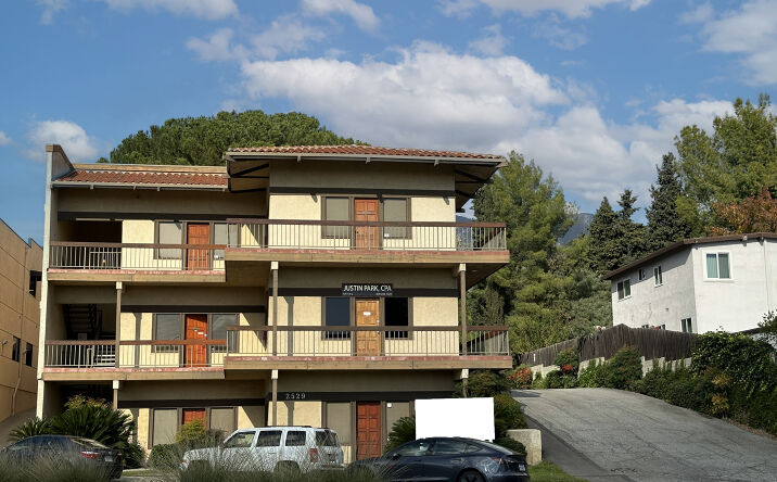 Pictures of Office property located at 2529 Foothill Blvd, La Crescenta-Montrose, CA 91214 for lease - image #1